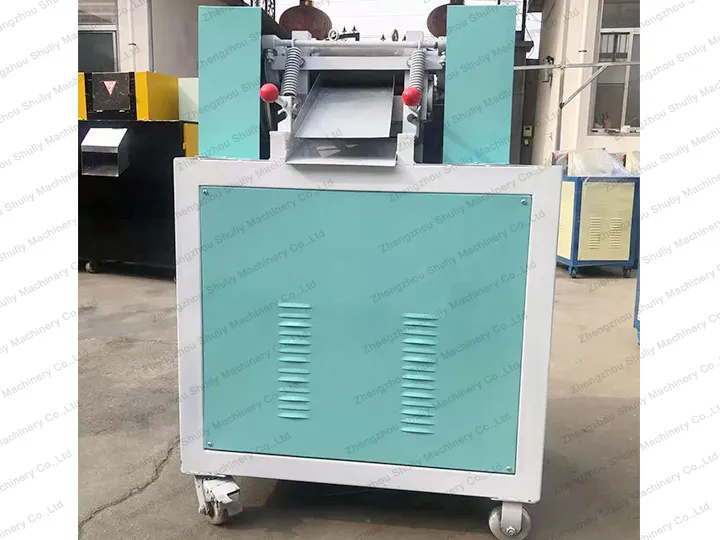 Machine de découpe de plastique